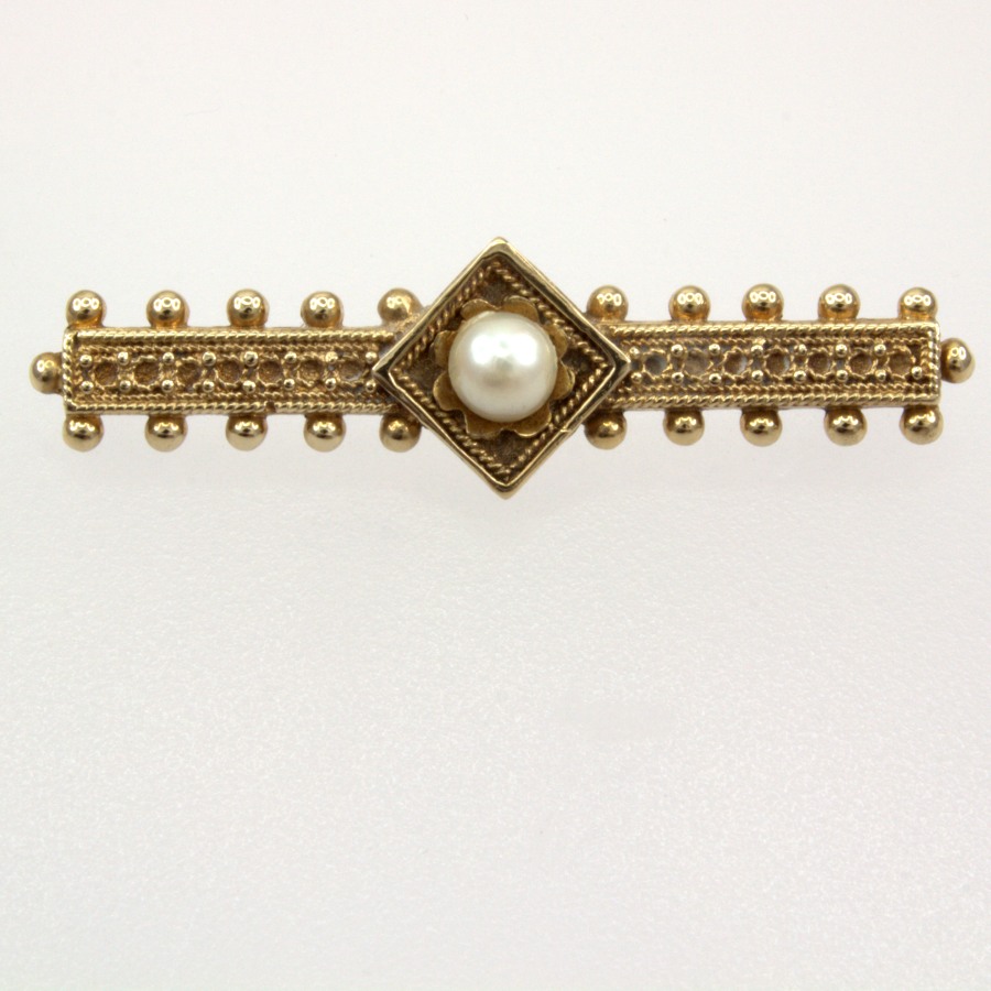 9ct gold Cult Freshwater Pearl Brooch